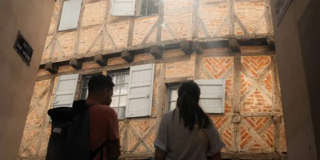 Visite des quartiers anciens à Bourg-en-Bresse - Rue Lalande - Maison médiévale à encorbellement